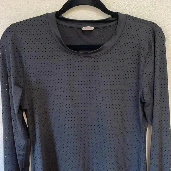 ZYIA Women’s Athletic Long Sleeved Shirt - Picture 2 of 9